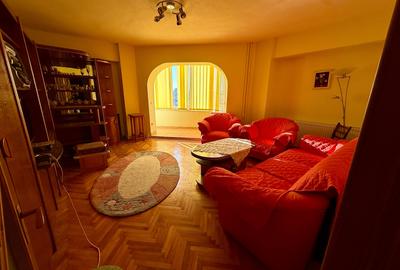 Apartament cu 2 camere decomandat în Trocadero