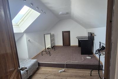 Apartament la casa, 4 camere in Schei - 11