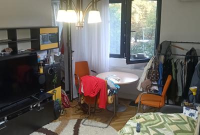 Apartament cu 3 camere semidecomandat, mobilat în Titan
