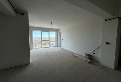 Apartament cu 3 camere decomandat în Est