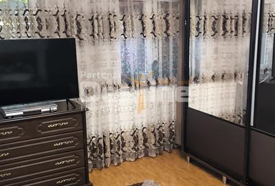 Casă P+E+M + corp secundar , 240 mp teren , 2 garaje , Metrou Bazilescu - 16