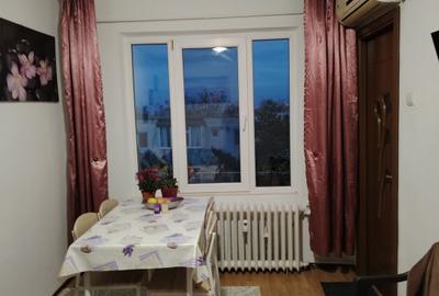 Apartament cu 2 camere nedecomandat, mobilat în Tomis Nord