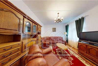 Ap. cu 2 camere si 20 mp de gradina, mobilat, Zona Centrala - 1