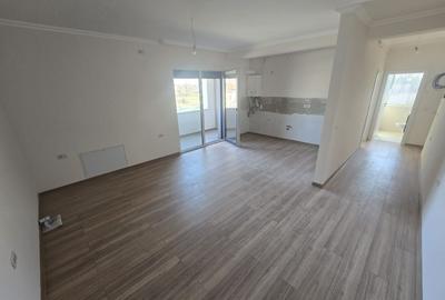 Apartament cu 3 camere decomandat în Braytim