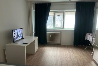 Garsonieră decomandată în 13 Septembrie