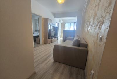 Apartament cu 3 camere semidecomandat în Centru Civic