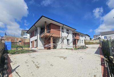 Casă individuală cu 4 camere în Dezmir