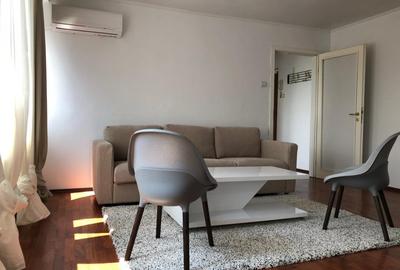 Apartament cu 3 camere semidecomandat în Romană