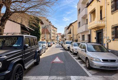 Apartament cu 11 camere semidecomandat în Dacia