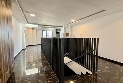 Apartament cu 6 camere semidecomandat în Pipera