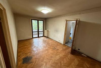 Apartament cu 4 camere semidecomandat în Titan