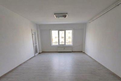 Apartament cu 3 camere în Calea Călărașilor