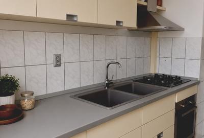 Apartament cu 2 camere decomandat, mobilat în Central