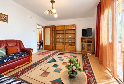 Apartament cu 3 camere decomandat, mobilat în Județean