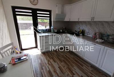 Casa moderna cu 4 camere, La  CHEIE in Poplaca - 14