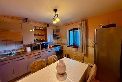 Apartament cu 2 camere decomandat în Liliacului