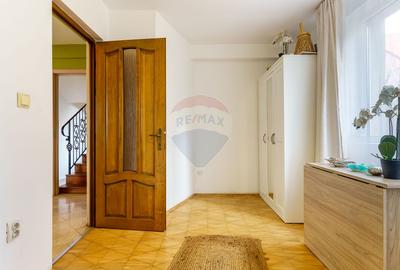 Casă / Vilă cu 5 camere de închiriat, Comision 0% - 9