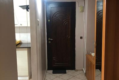 Apartament cu 3 camere decomandat, mobilat în Faleza Nord