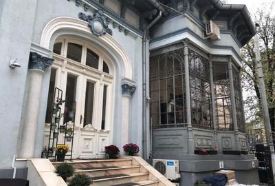 Casă cu 13 camere în Armeneasca