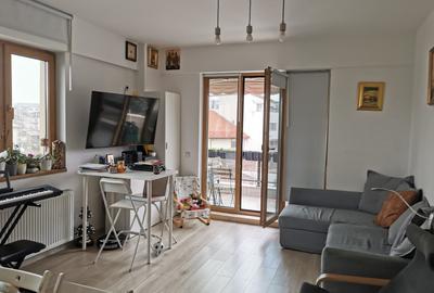 Apartament cu 4 camere decomandat, mobilat în Dămăroaia