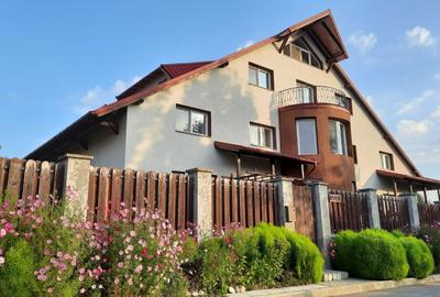 Casă individuală cu 17 camere în Sânpetru