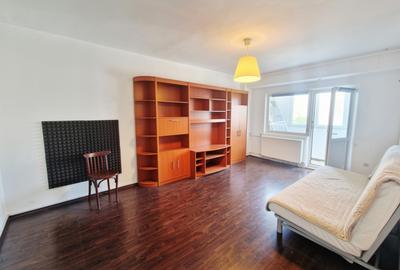 Apartament cu 4 camere decomandat în Tei