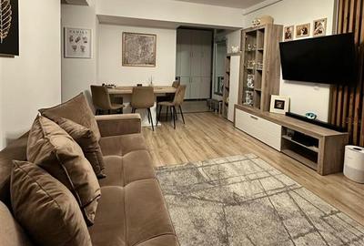 Apartament cu 3 camere semidecomandat în Galata