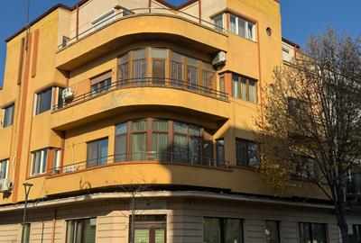 Vând apartament cu 3 camere , et 1, bd Ferdinand - 1