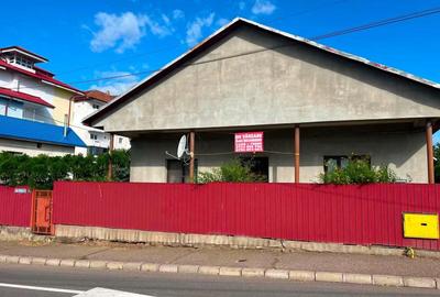 O casă cu poveste, teren generos și o cramă din piatră de 60 MP – Moinești - 1