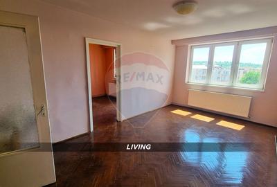 Apartament cu 3 camere semidecomandat, mobilat în Central