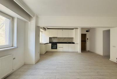 Apartament cu 3 camere decomandat în Panduri