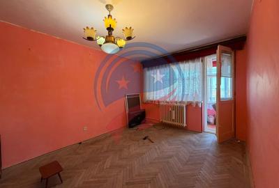Apartament cu 3 camere decomandat în Valea Rosie