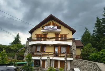 Casă individuală cu 7 camere în Breaza de Sus