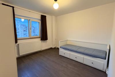 Apartament cu 4 camere semidecomandat în Tineretului