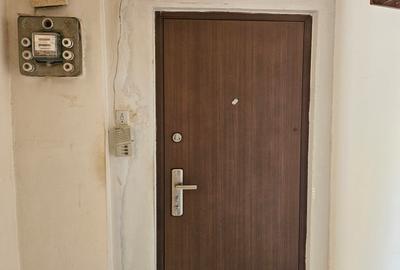 Apartament cu 3 camere semidecomandat în Titan