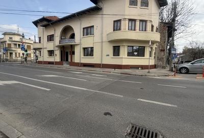 Casă individuală cu 5 camere în Central