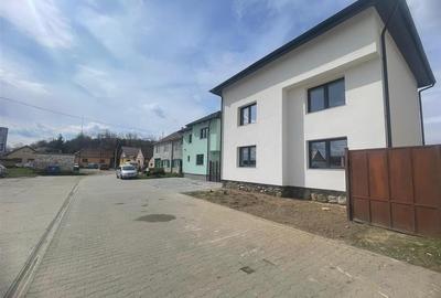 Casă individuală cu 6 camere în Șura Mare