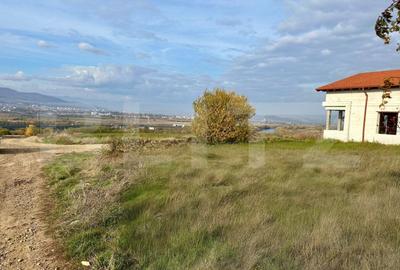 Teren Construcții intravilan de 1000 mp, în Vest