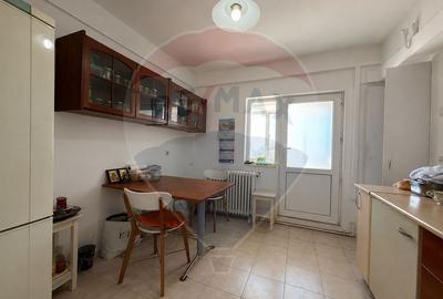 Apartament cu 3 camere de vânzare în zona Capitol - 5