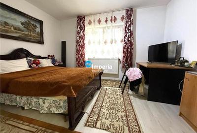 Casa 8 camere, 3 bai, canalizare, 300 teren Tineretului  Lunca Cetatuii - 4