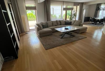 Apartament cu 4 camere decomandat în Herăstrău