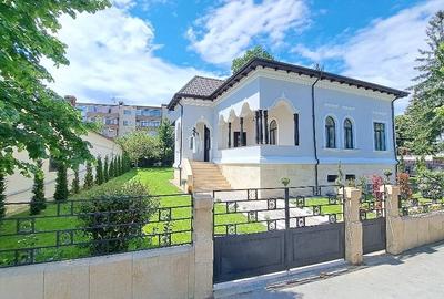 Casă individuală cu 5 camere în Central
