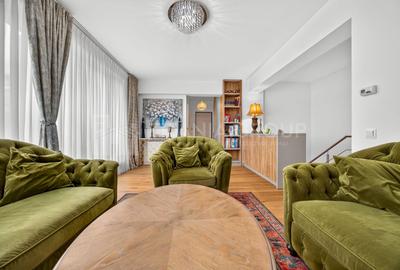 Penthouse cu 4 camere decomandat, mobilat în Tractorul