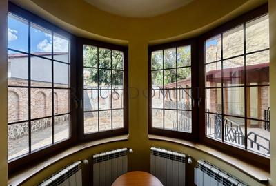 Casa de Închiriat Ultracentrala, 12 Camere, 10 Bai, 6 Parcari - 3