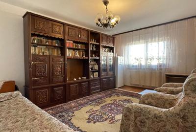 Apartament cu 2 camere decomandat în Casa de Cultură