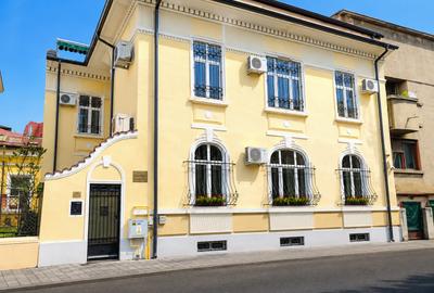 Casă cu 12 camere în Ultracentral