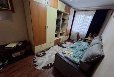 Apartament cu 1 camera decomandat, etajul 3/4, zona Podu Ros - 3