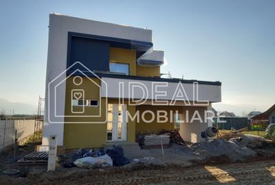 Casă individuală cu 4 camere în Șura Mare
