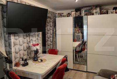 Apartament cu 3 camere semidecomandat, mobilat în Podu Roș