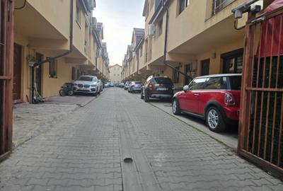 Vila P+1+M, str.Amurgului,Popesti Leordeni - 1